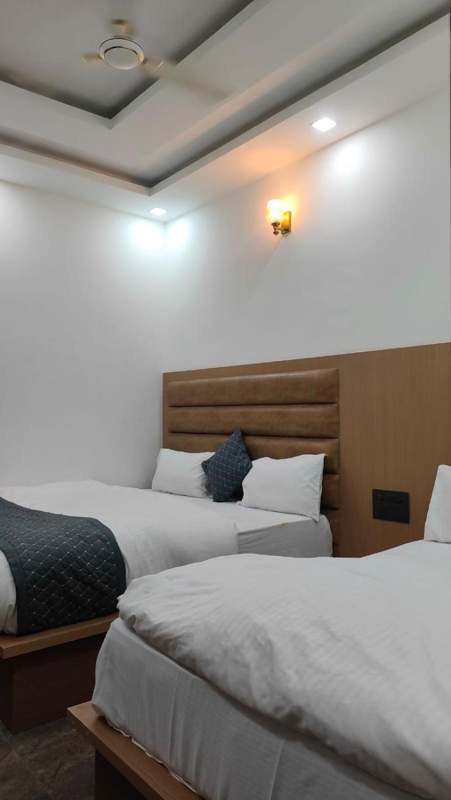 Hotel Golden Door Mathura Exterior foto