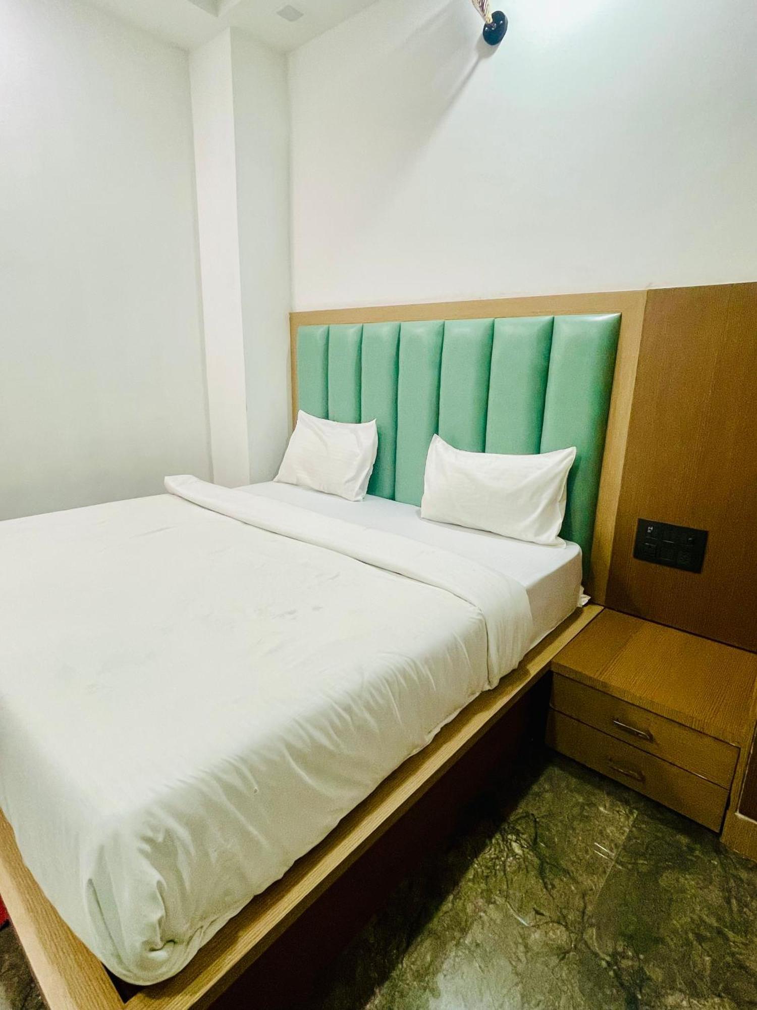Hotel Golden Door Mathura Exterior foto